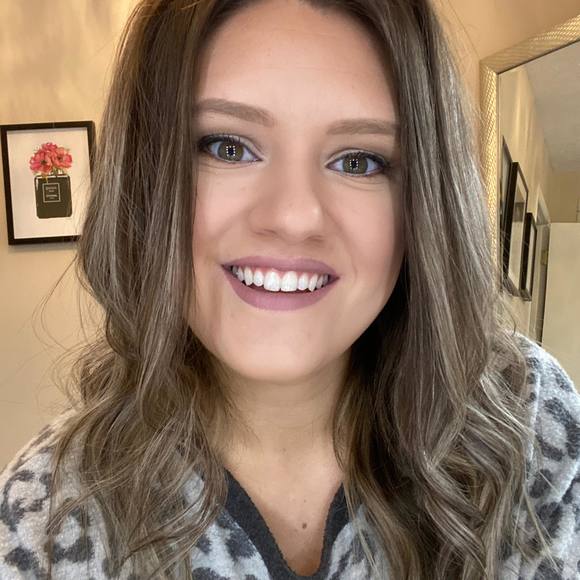 Profile Picture of Sara Hrabik (@shrabik) on Poshmark