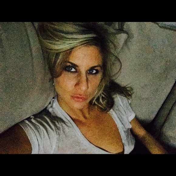 Profile Picture of Lauren Bellian (@lbellian) on Poshmark