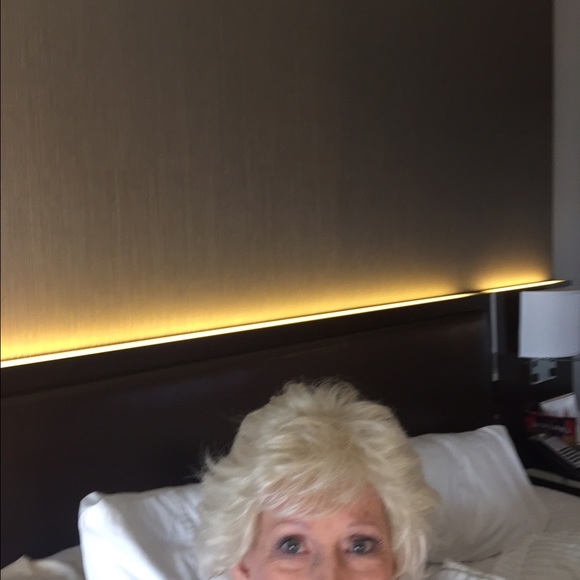 Profile Picture of Carolyn Gartman (@susiegartmsn) on Poshmark