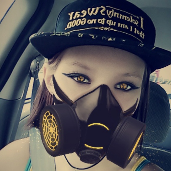 Profile Picture of Michaela Saenger (@bloodmoon210) on Poshmark