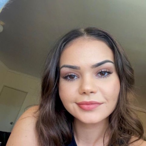 Sasha Pearson - Poshmark Profile Picture of Sasha Pearson (@sasha_pearson) on Poshmark