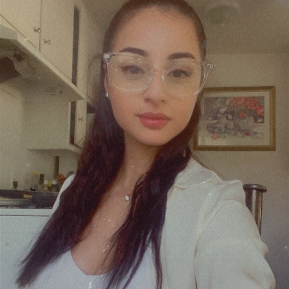 Profile Picture of Sarai Moreno (@_onendonly) on Poshmark