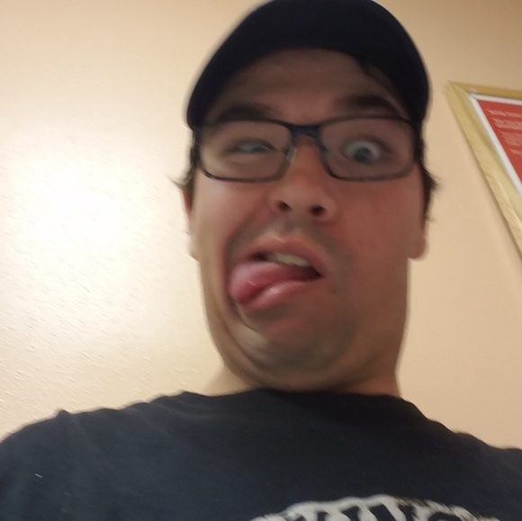 Profile Picture of Dave Gomez (@davedmgomez) on Poshmark