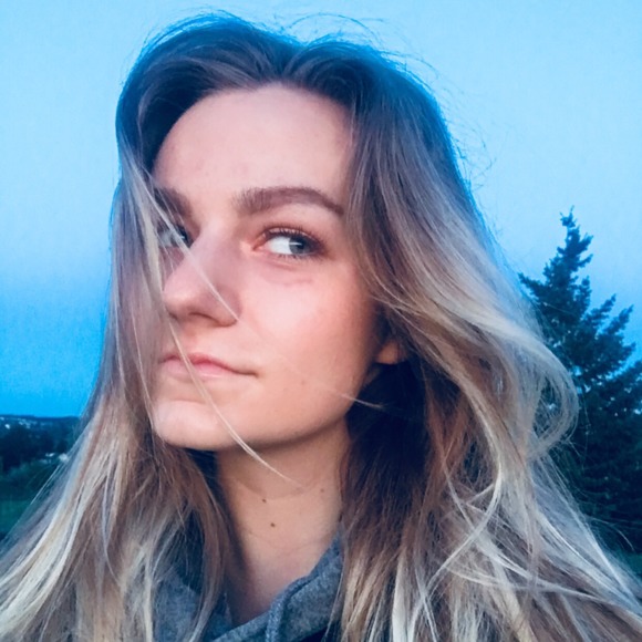 Profile Picture of Hannah Ames (@hannah_ames) on Poshmark