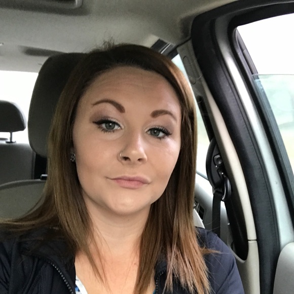 Profile Picture of Cassandra Heath (@cassieann10) on Poshmark