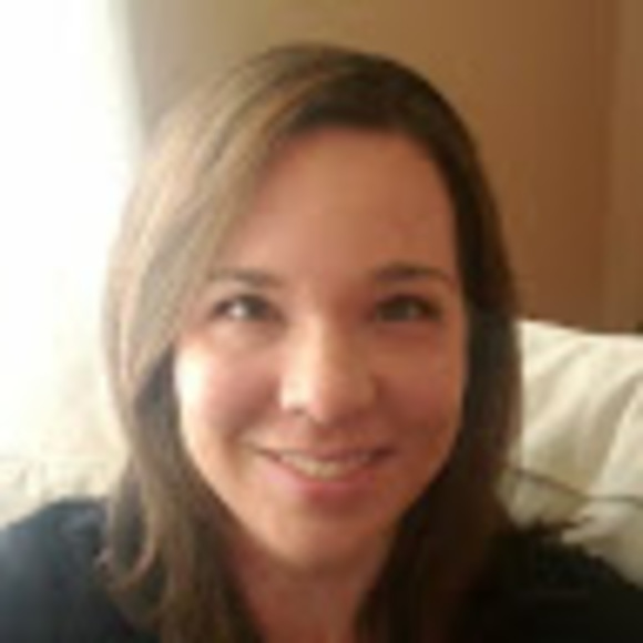 Profile Picture of Laura Debick (@lbd0927) on Poshmark