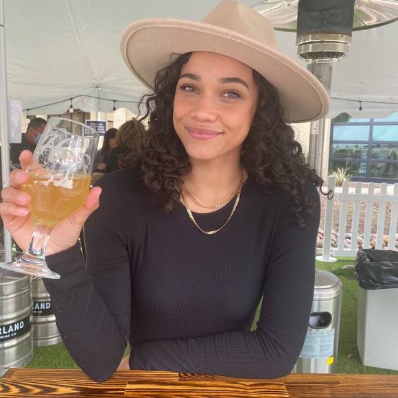 Profile Picture of Devon Pierre (@_missdevon) on Poshmark