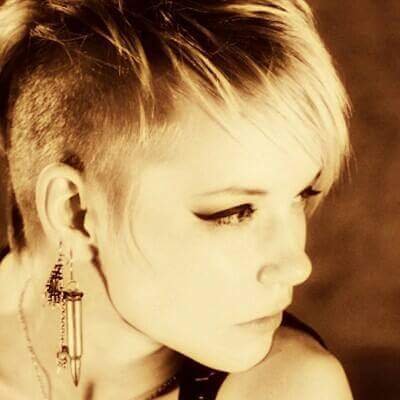 Profile Picture of Amy W. Schroeder (@wave_amy) on Twitter