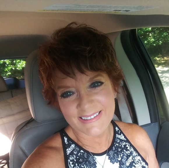 Profile Picture of Deanna Frankowski (@dkfrank1960) on Poshmark