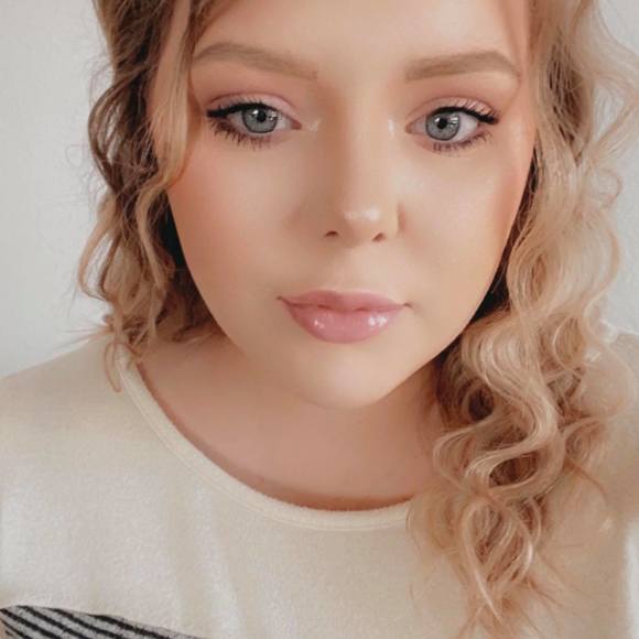 Profile Picture of Kendall Scott (@kendall_leann) on Poshmark