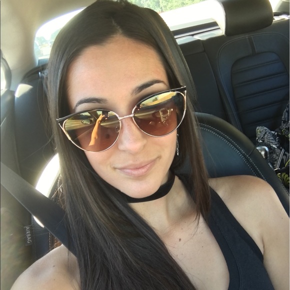 Profile Picture of Tia Maria (@t1121) on Poshmark