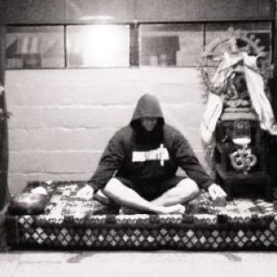 Profile Picture of Josh Odom (@dadbodyoga) on Twitter
