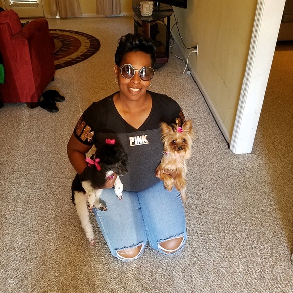 Profile Picture of Dawne Robinson (@msmorgan71) on Poshmark
