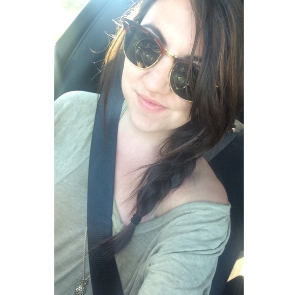 Profile Picture of Kori Siddoway (@ksidd1106) on Poshmark