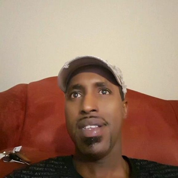 Profile Picture of Esmael Dimbil (@ingiriis10) on Poshmark