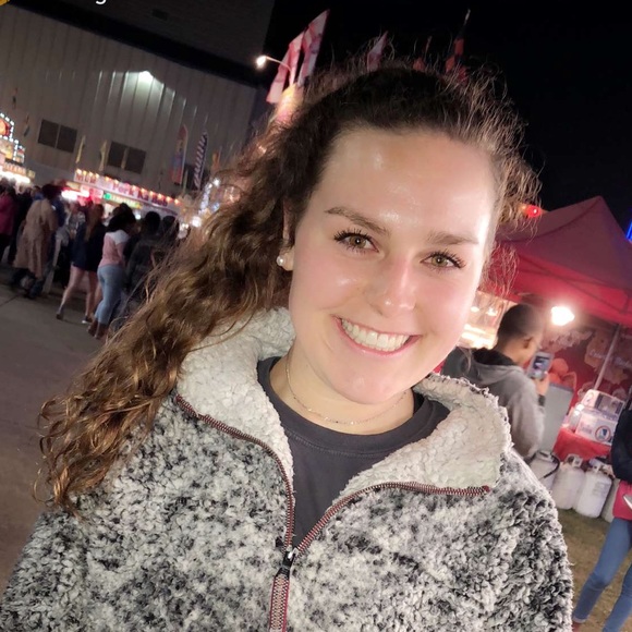 Profile Picture of Paige Kroutter (@pkrout) on Poshmark