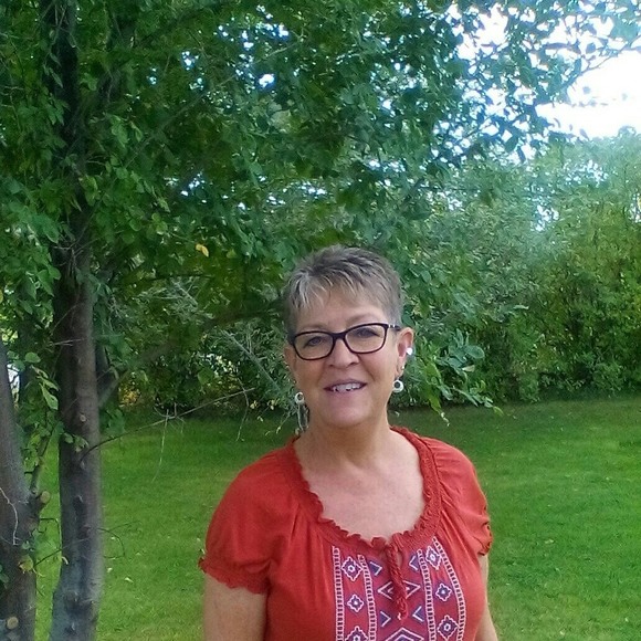 Profile Picture of Dawn Mcdowell (@blubird55) on Poshmark
