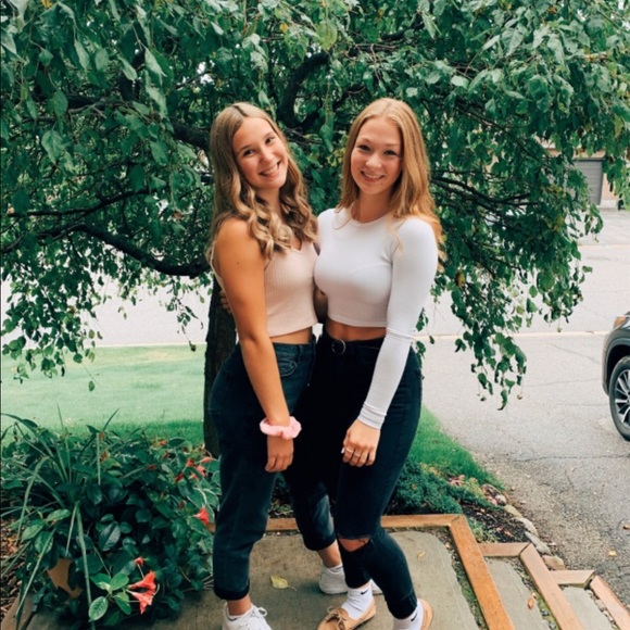 Profile Picture of Jenna Lowe (@jenna_loweeee) on Poshmark