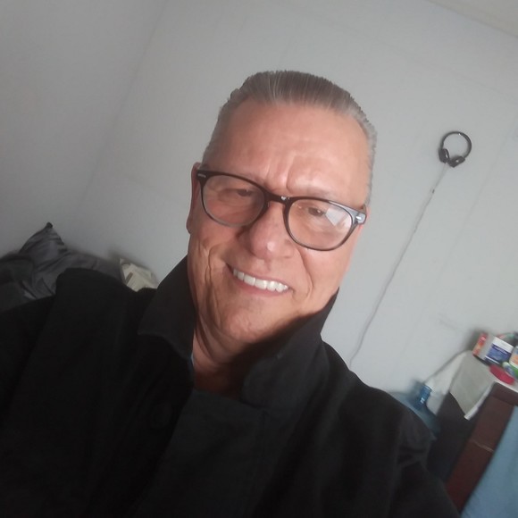 Profile Picture of David Hoppes (@belzanno) on Poshmark