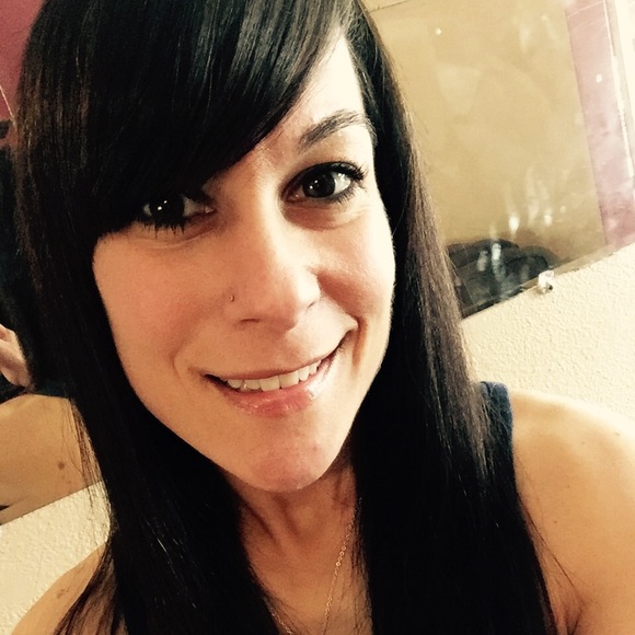 Profile Picture of Vikki Blowers (@vixter22) on Poshmark