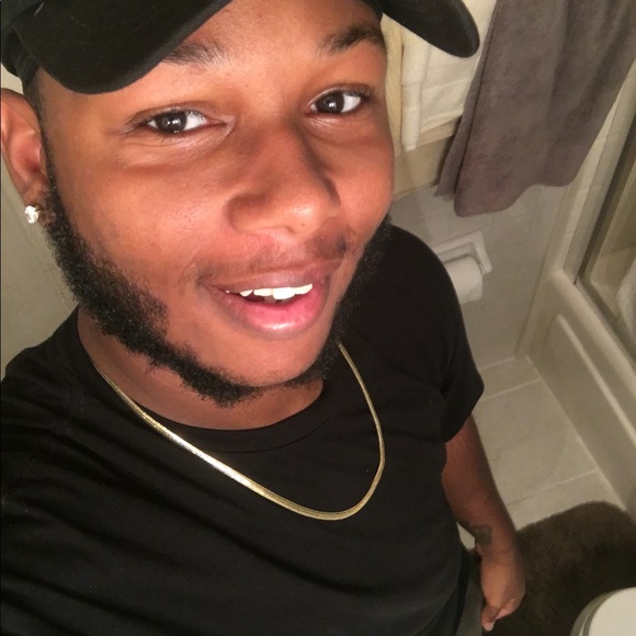 Profile Picture of Brandon Moore (@youngretrox) on Poshmark