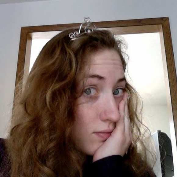 Profile Picture of Jennifer Staebell (@flmngmnkyz) on Poshmark