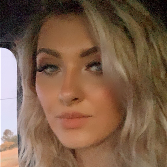 Profile Picture of Viktoriya Rybakov (@vrybakov) on Poshmark