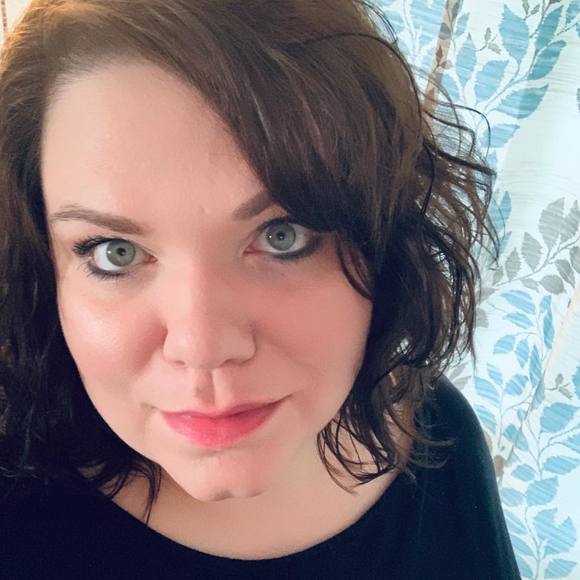 Profile Picture of Tabitha Miles (@tabbiemiles82) on Poshmark