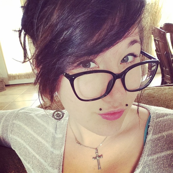 Profile Picture of Alison Clayton (@l3erp) on Poshmark