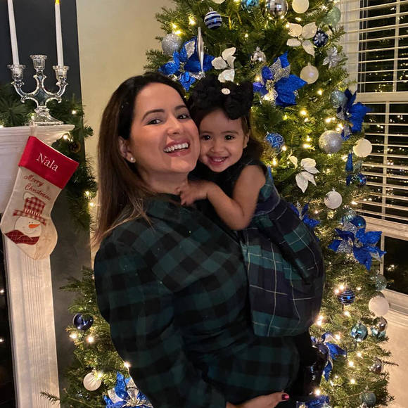 Profile Picture of Yessenia Gonzalez (@gonzalye) on Poshmark