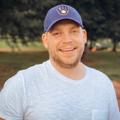 Profile Picture of Lynn Neal (@1stActionHero) on Twitter