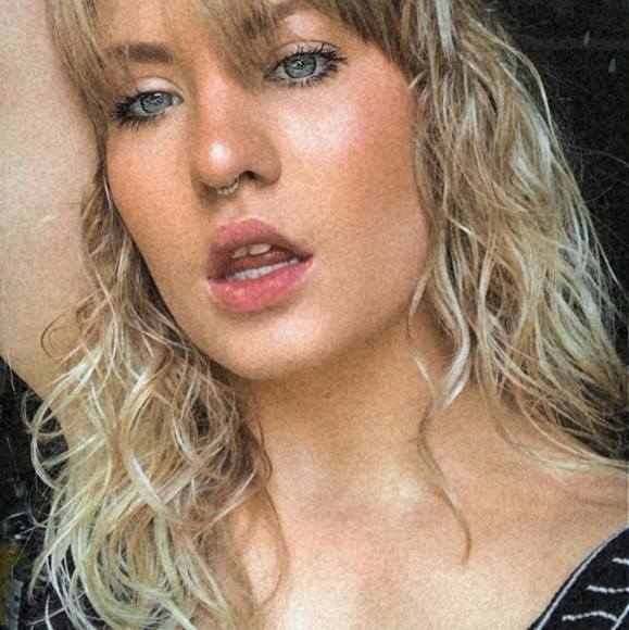 Profile Picture of Mackenzie Fox (@kenzieken25) on Poshmark