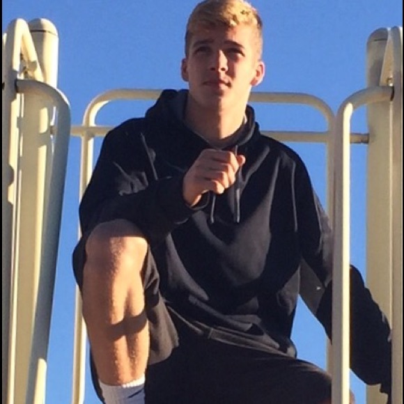 Andrew Lamanna - Poshmark Profile Picture of Andrew Lamanna (@lamannadunk) on Poshmark