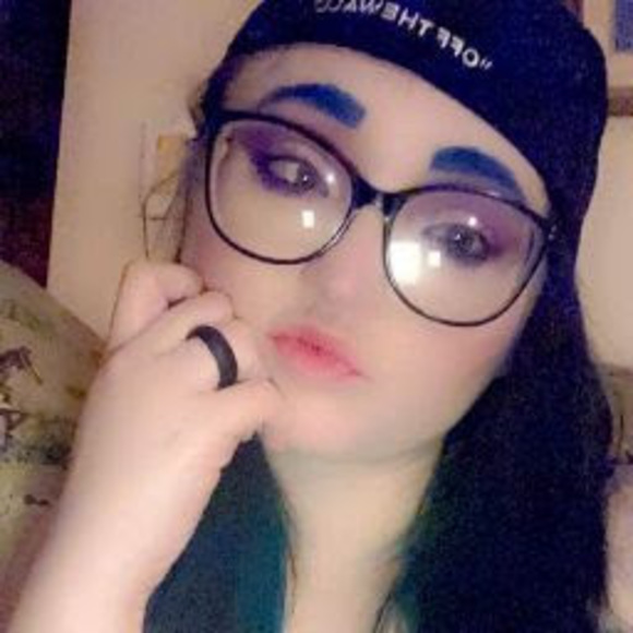 Profile Picture of Holly Hagy (@hagyholly81) on Poshmark