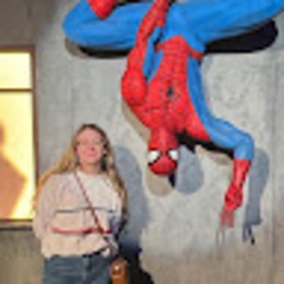 Profile Picture of Hazel Parker (@hazelgrace2002) on Poshmark