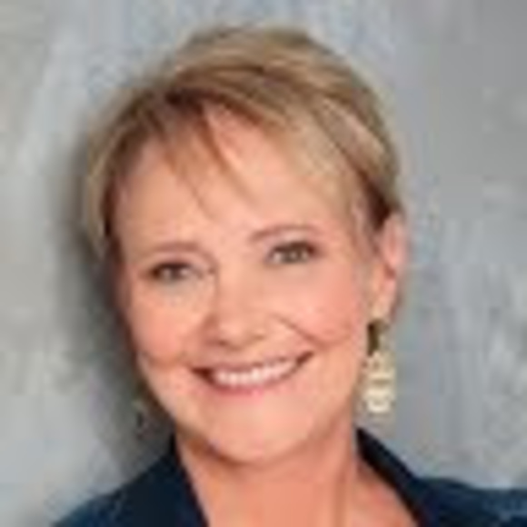 Profile Picture of Cindy Vanhoff (@cvanhoff42) on Poshmark