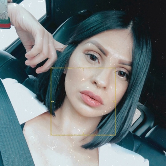 Profile Picture of Lucia Olivares (@lucia_olivares) on Poshmark