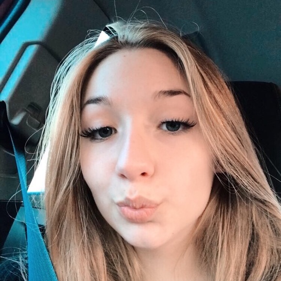 Profile Picture of Madelyn Majcher (@madimajcher) on Poshmark