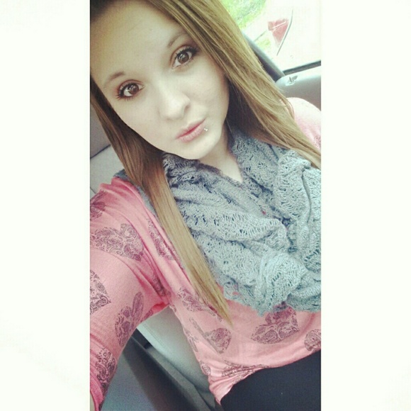 Profile Picture of Natasha Sacks (@tashabriann95) on Poshmark
