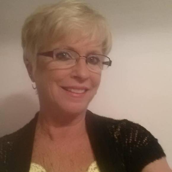 Profile Picture of Carol Settles (@csettles57) on Poshmark
