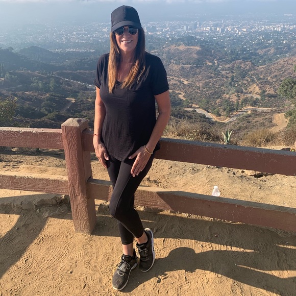 Profile Picture of Antonia Hansen (@victoryhouse) on Poshmark