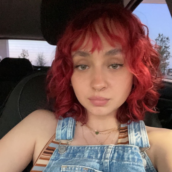Profile Picture of Bethany Ramirez (@bethanyramir356) on Poshmark