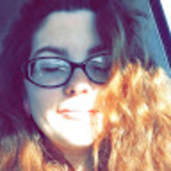 Profile Picture of Sam Kluger (@samanthapick340) on Poshmark
