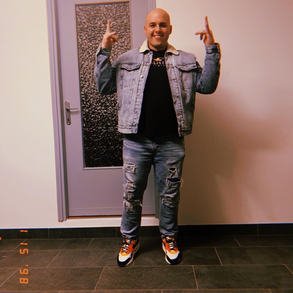 Profile Picture of Axel David (@axeldavid) on Poshmark