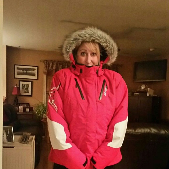 Profile Picture of Holly Macarthur (@hmacarthur) on Poshmark