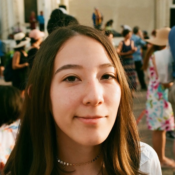 Profile Picture of Lisa Grega (@l_grega) on Poshmark