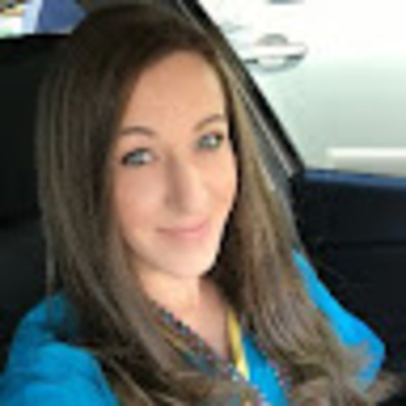 Profile Picture of Danielle Kassing (@danielle_2529) on Poshmark