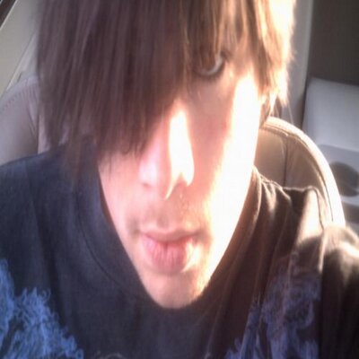 Profile Picture of Josh Nowland (@SilverEyeLiner) on Twitter