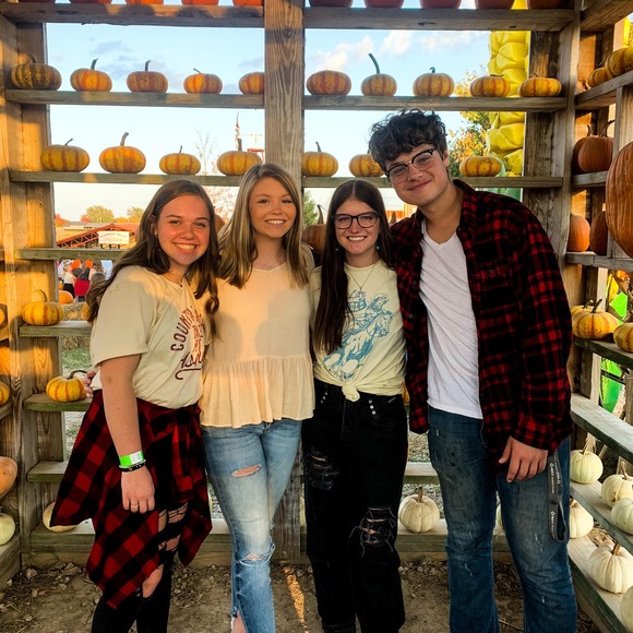 Profile Picture of Sarah Brattin (@sarahbrattin) on Poshmark