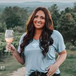 Profile Picture of Abby Clear of Lakes and Grapes (@abbyclear) on Instagram